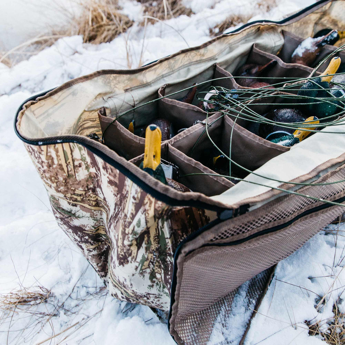 Tanglefree Deluxe 12 Slot Duck Decoy Bag