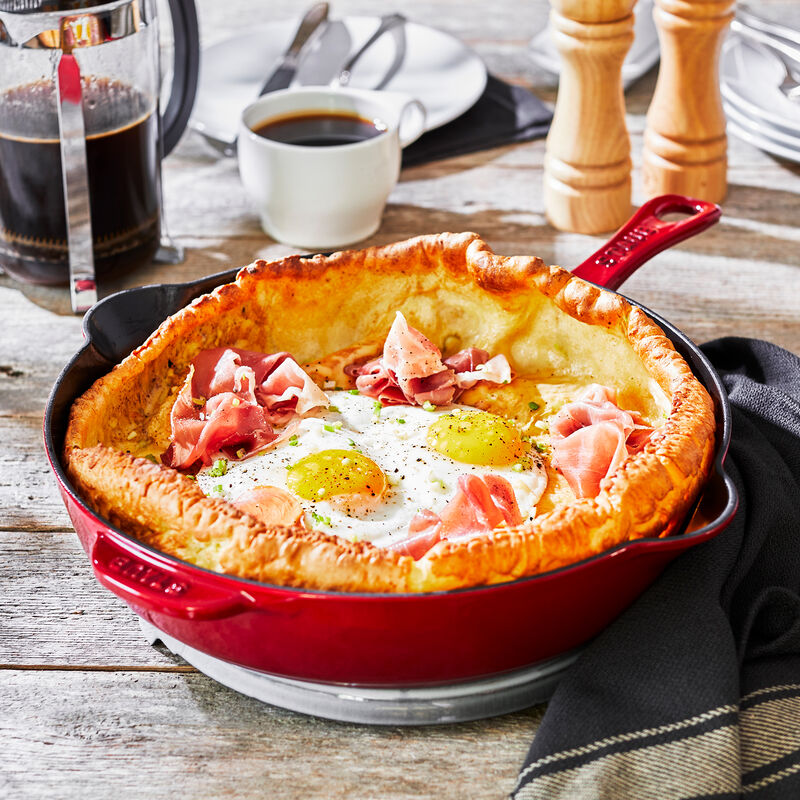 https://store.themeateater.com/dw/image/v2/BHHW_PRD/on/demandware.static/-/Sites-meateater-master/default/dw63dac98b/staub-traditional-deep-skillet-11/staub-traditional-deep-skillet-11_global_food.jpg?sw=800&sh=800